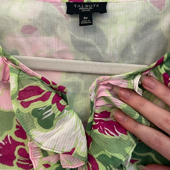 Pink and green women’s Talbots sleeveless top floral with ruffles - Picture 2 of 3
